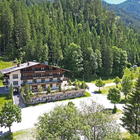 Flachauwinkl Hotell 3*